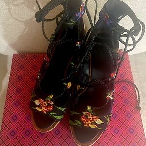 New in Box // Tory Burch //  Positano lace up platform Espadrille sandal